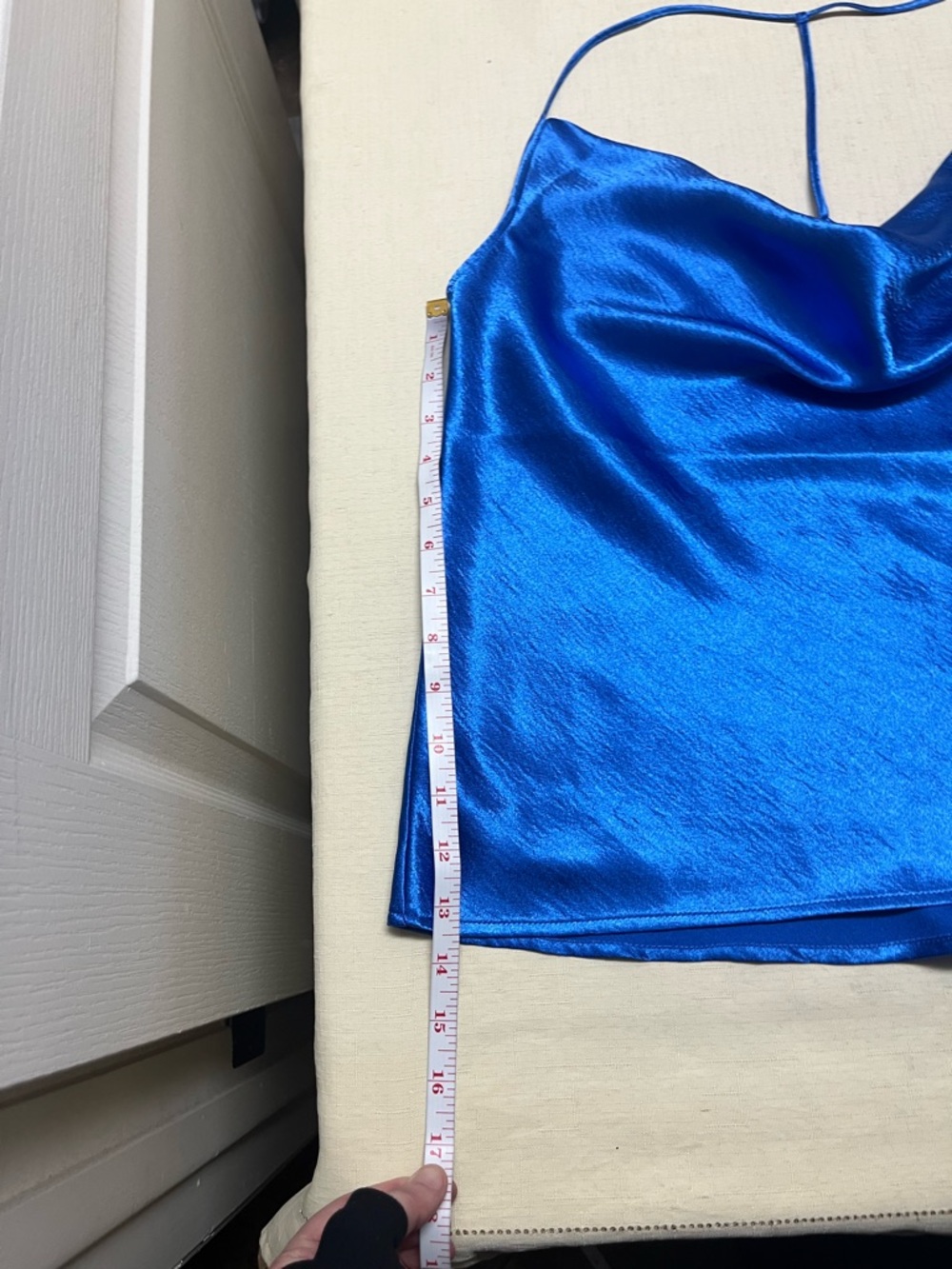 Express S vibrant blue satin cowl neck T back camisole - Picture 3 of 12